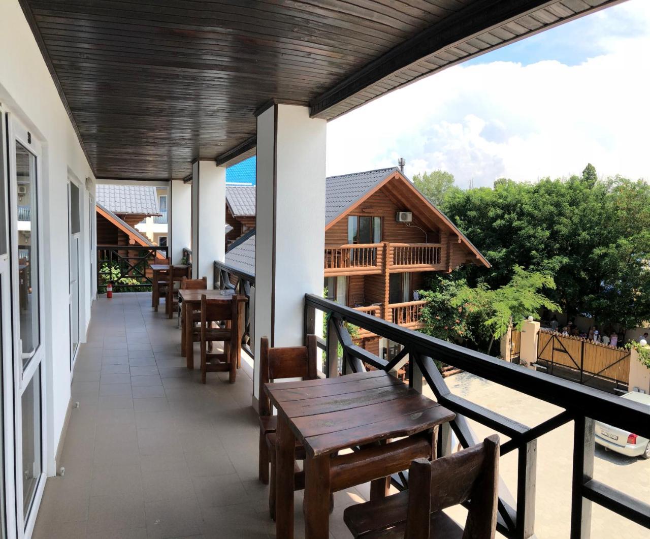 Веселий Кут Hotel Zaliznyy Port Exterior photo