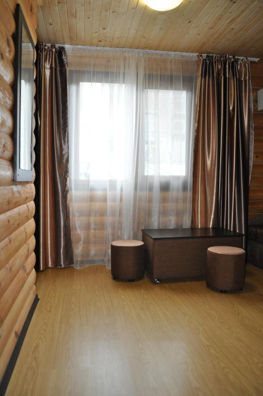 Веселий Кут Hotel Zaliznyy Port Exterior photo