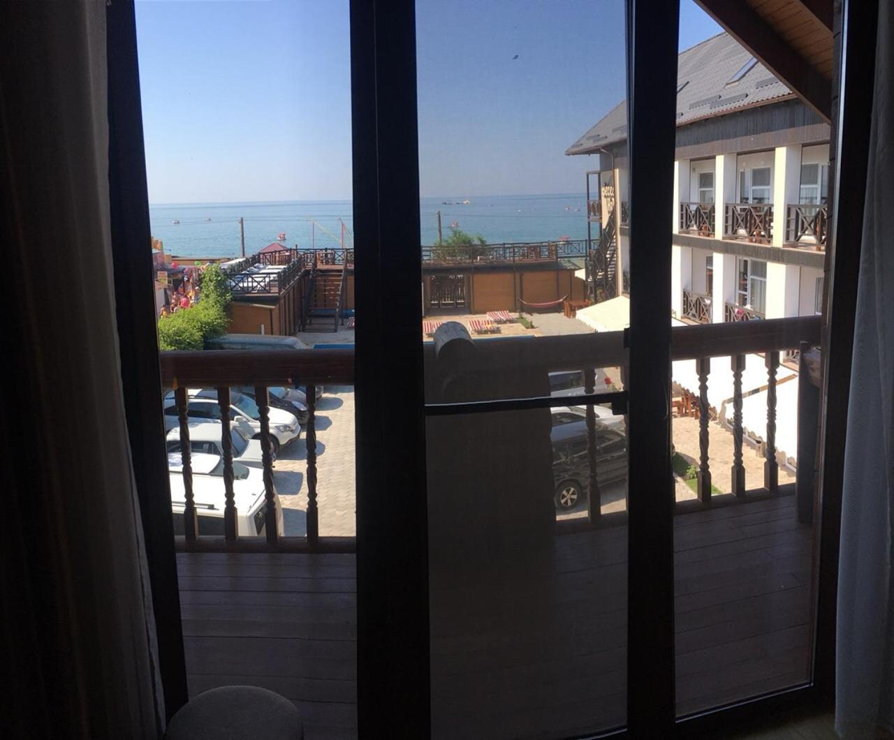 Веселий Кут Hotel Zaliznyy Port Exterior photo